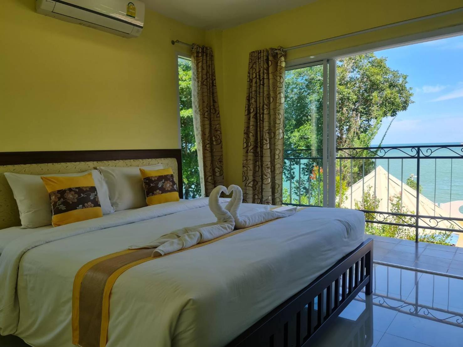Hotel Chom By The Sea Ao Nam Mao Esterno foto
