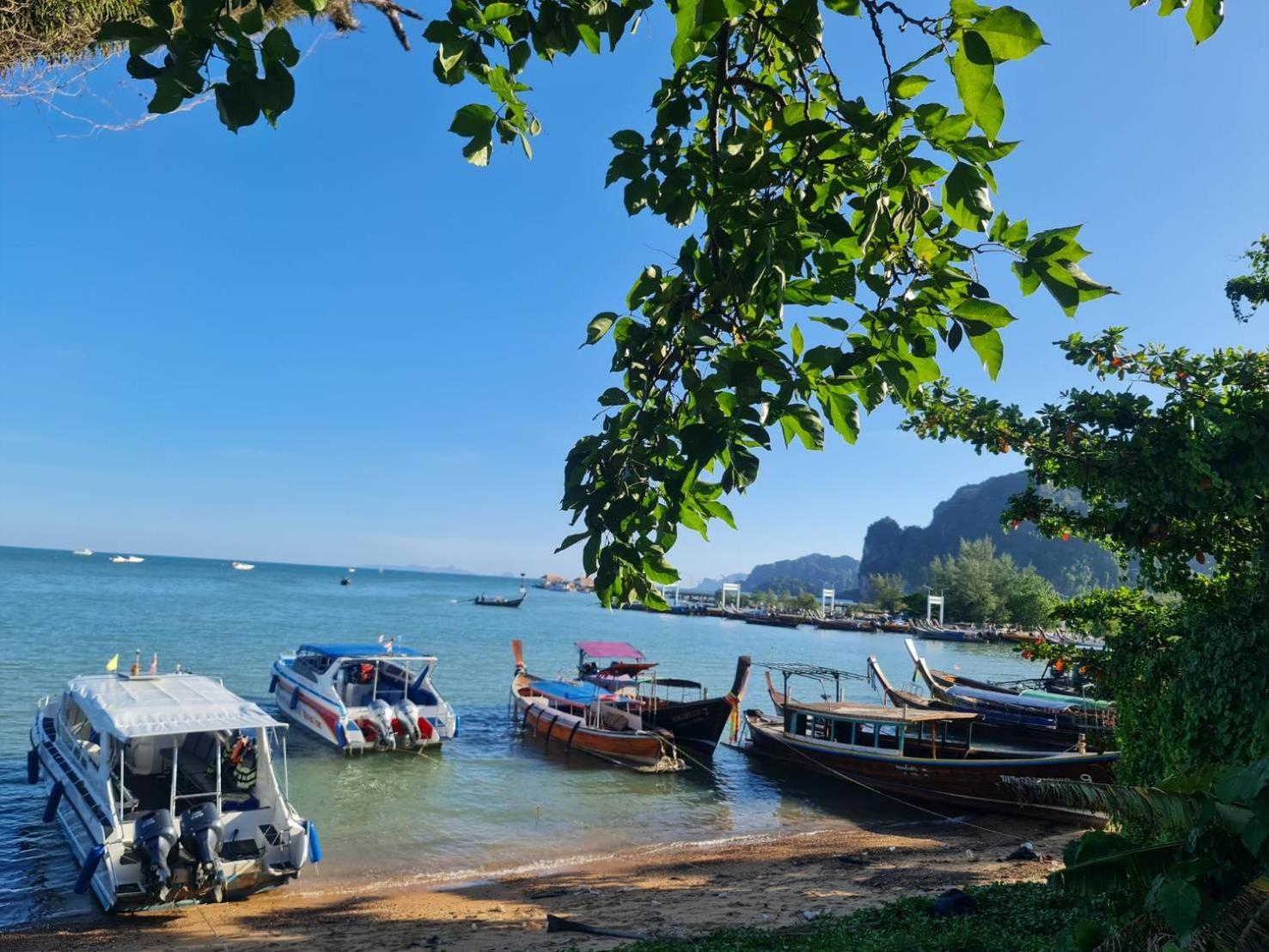 Hotel Chom By The Sea Ao Nam Mao Esterno foto