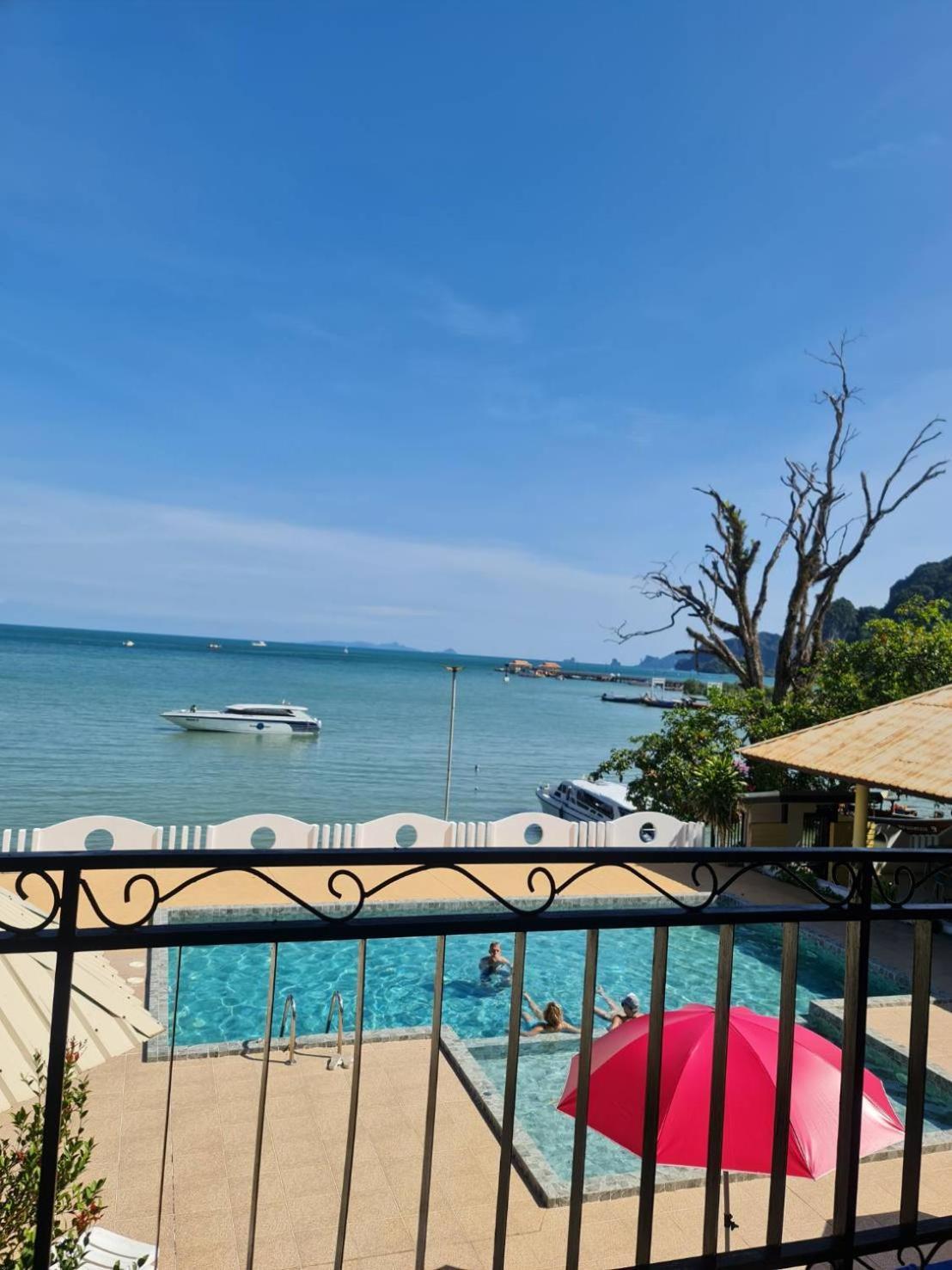 Hotel Chom By The Sea Ao Nam Mao Esterno foto