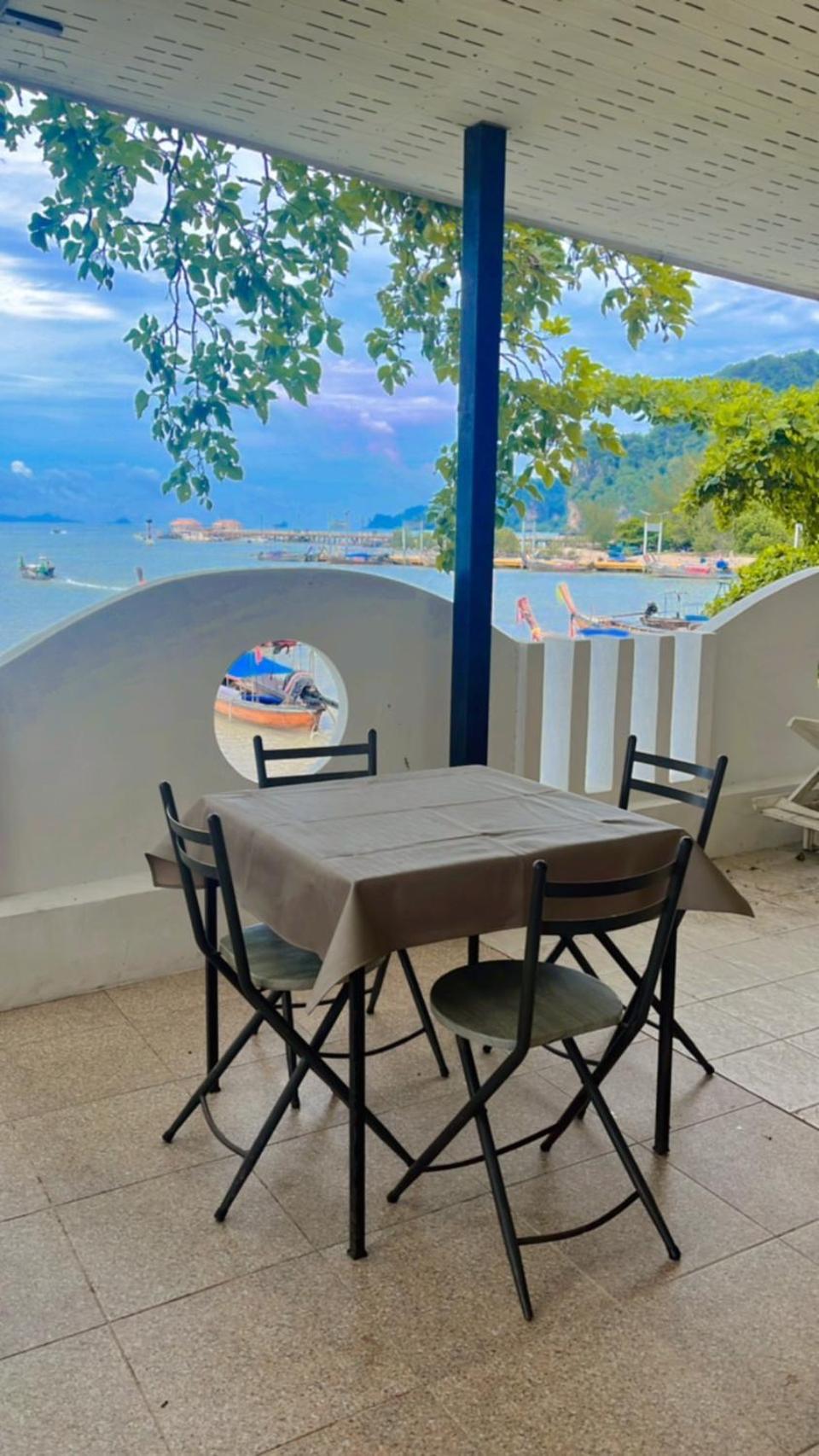 Hotel Chom By The Sea Ao Nam Mao Esterno foto
