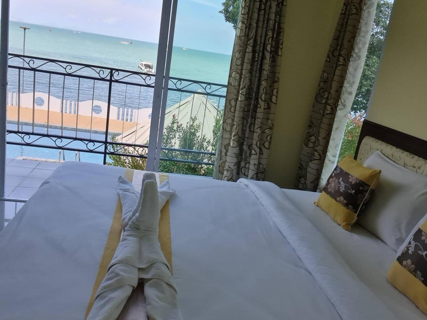 Hotel Chom By The Sea Ao Nam Mao Esterno foto