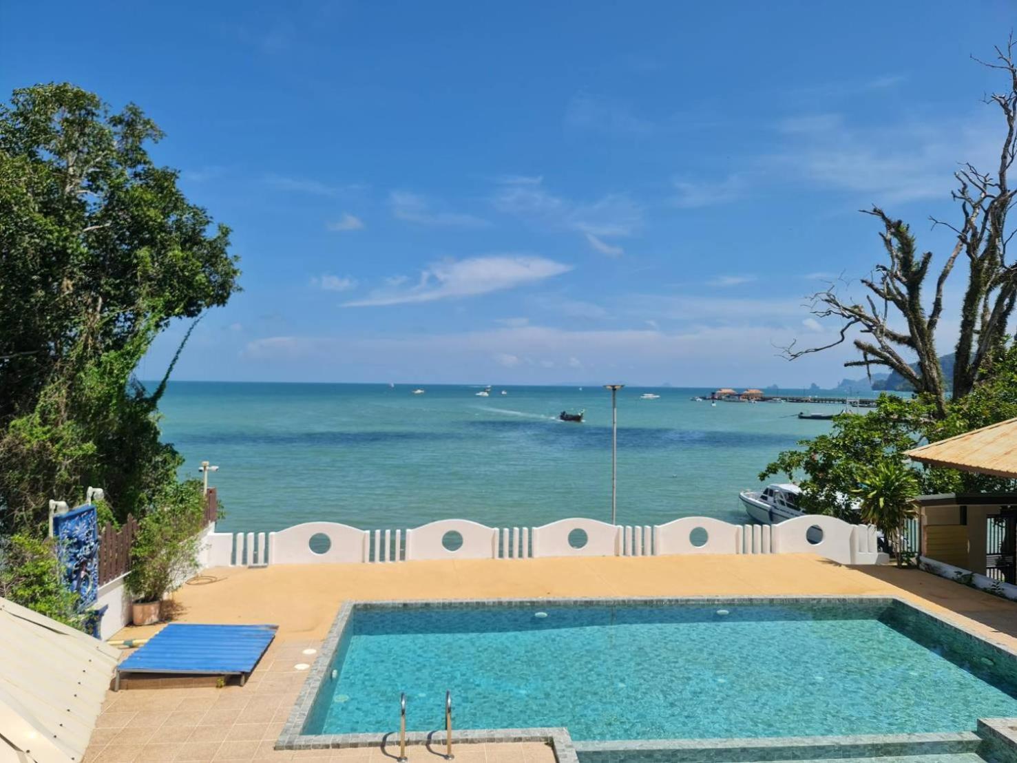 Hotel Chom By The Sea Ao Nam Mao Esterno foto
